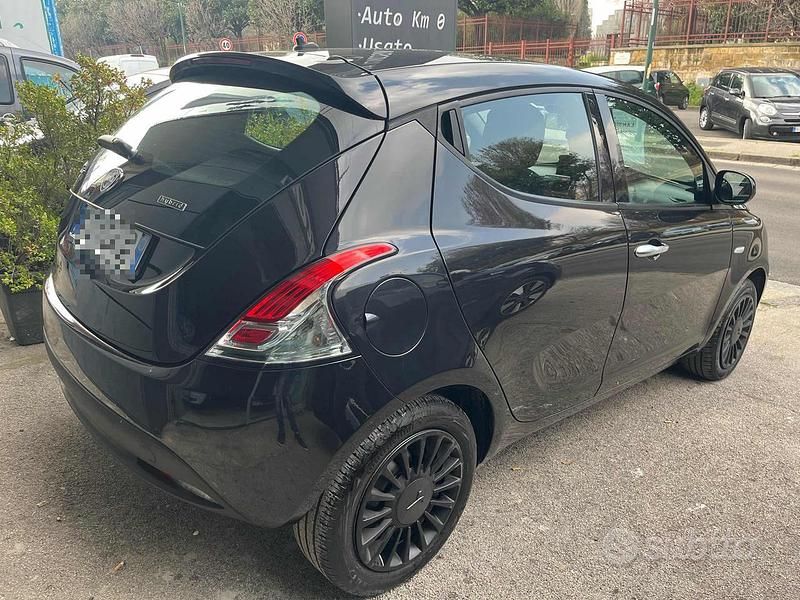 Usata Lancia Ypsilon Silver 70 CV (51 kW) 2022 Vari colori Utilitaria