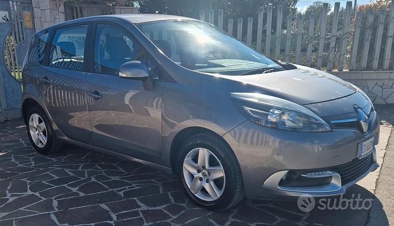 Usata Renault Scénic III XMOD 110 CV (80 kW) 2013 Grigio Monovolume