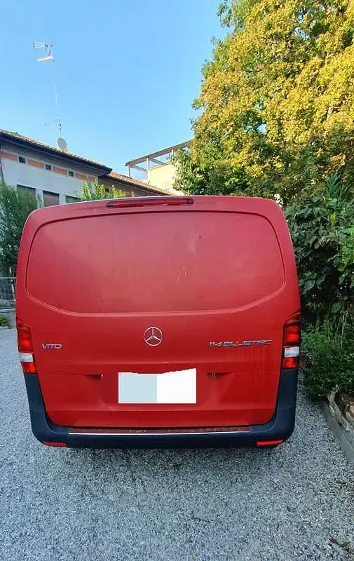 Usata Mercedes Vito 136 CV (100 kW) 2016 Rosso Furgone