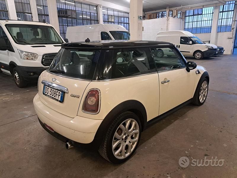 Usado Mini Cooper Pepper 120 HP (88 kW) 2008 Bege Citadino