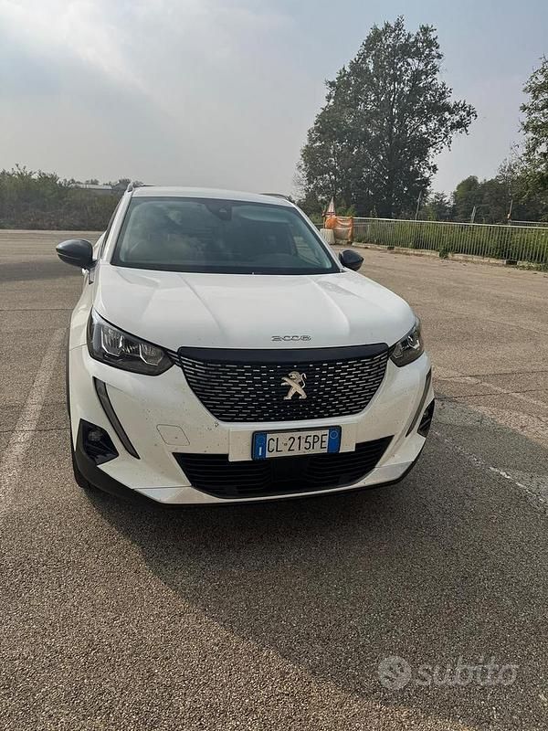 Usata Peugeot 2008 130 CV (95 kW) 2022 Bianco SUV
