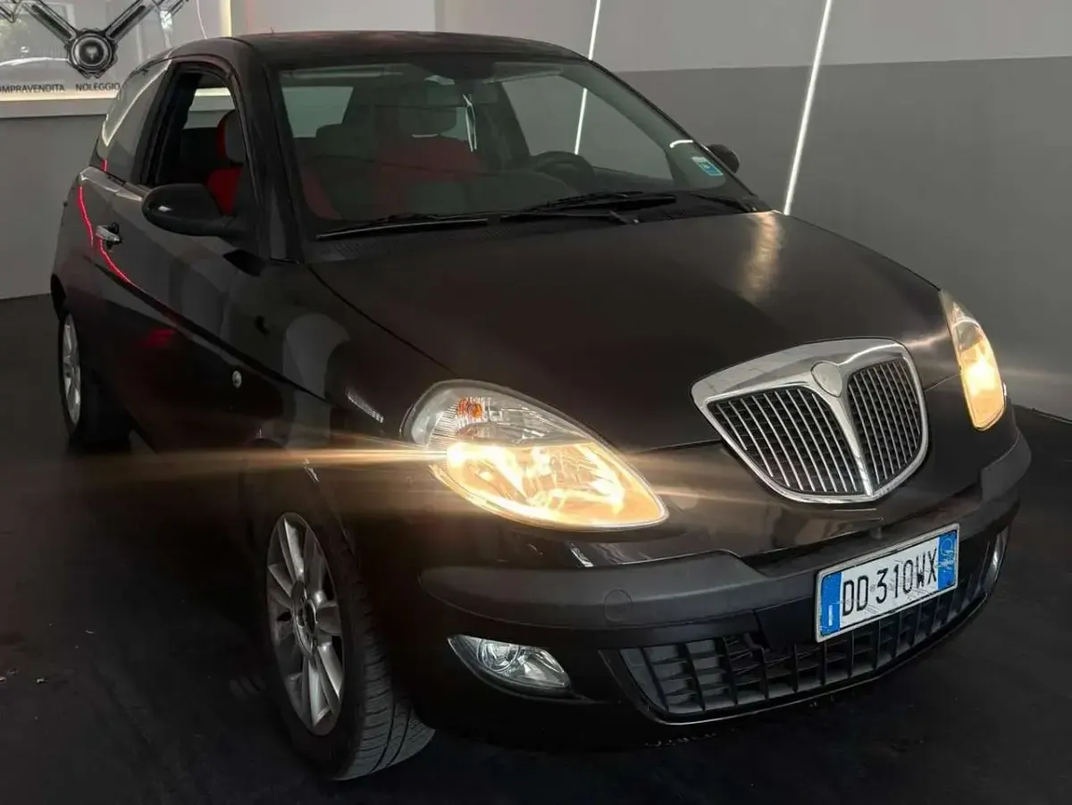 Usata Lancia Ypsilon 69 CV (50 kW) 2006 Pastello Utilitaria