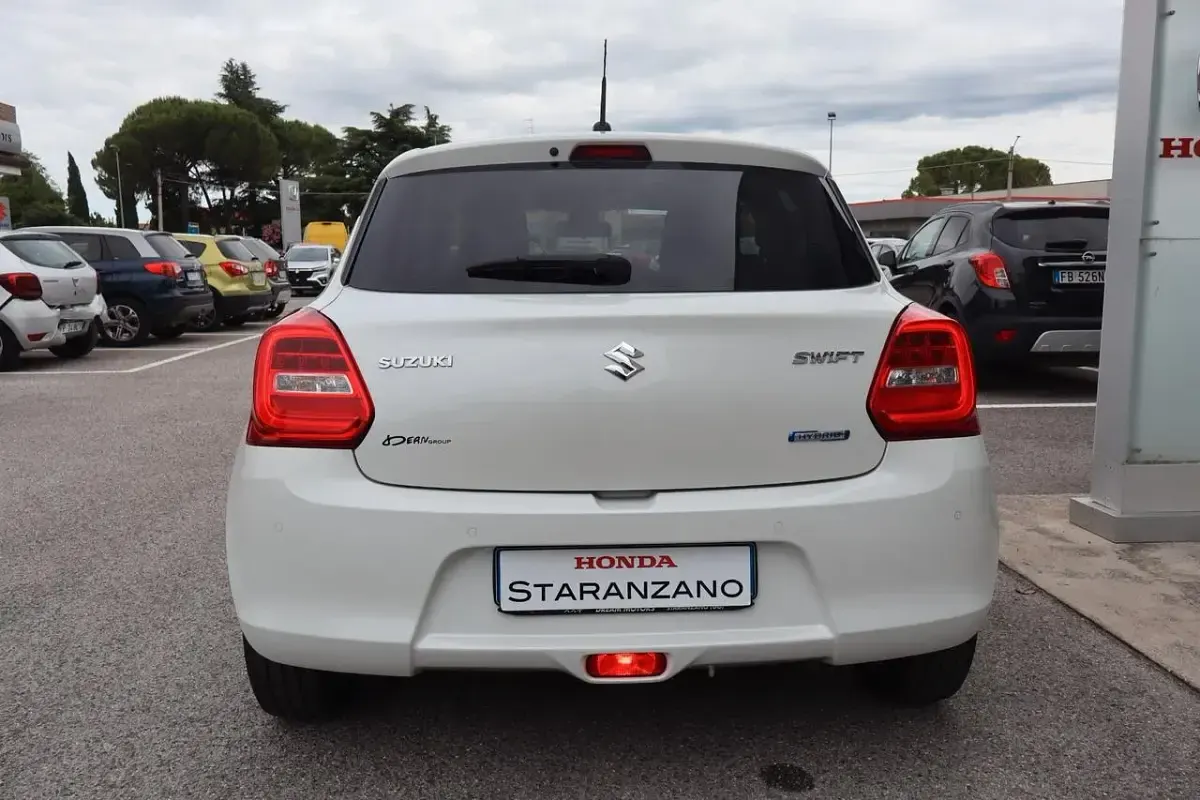 Usata Suzuki Swift 82 CV (60 kW) 2024 Bianco Utilitaria