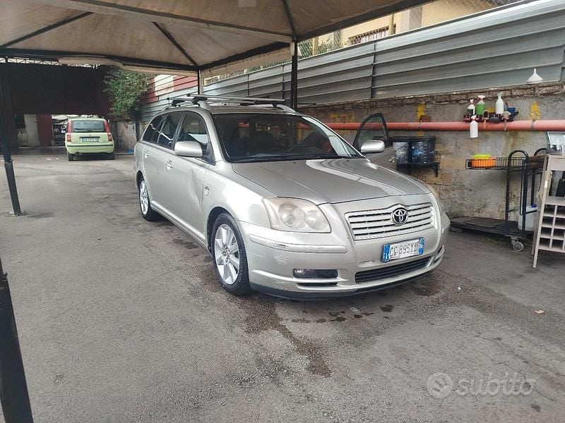 Usata Toyota Avensis 116 CV (85 kW) 2003 Grigio Station wagon
