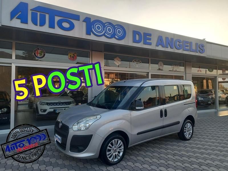 Usata Fiat Doblò Emotion 105 CV (77 kW) 2012 Argento Monovolume