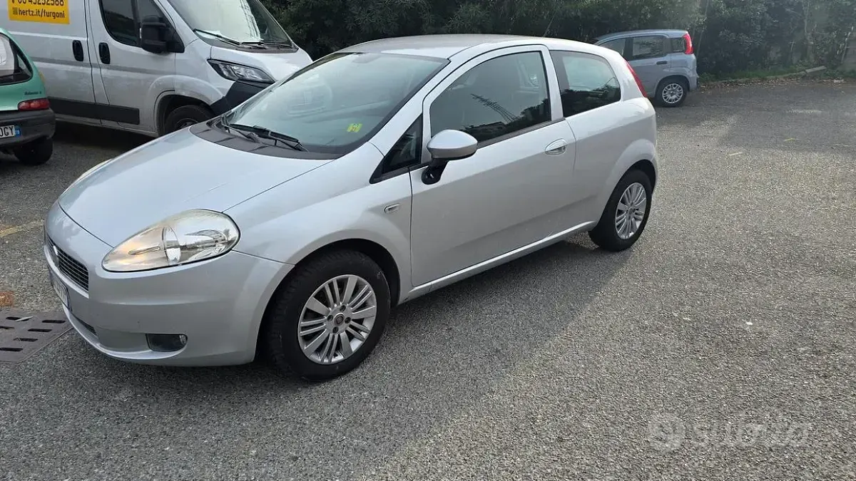 Usata Fiat Grande Punto 77 CV (56 kW) 2011 Grigio Utilitaria