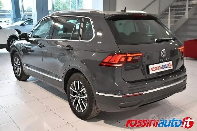 Usata VW Tiguan Life 131 CV (96 kW) 2022 Grigio SUV