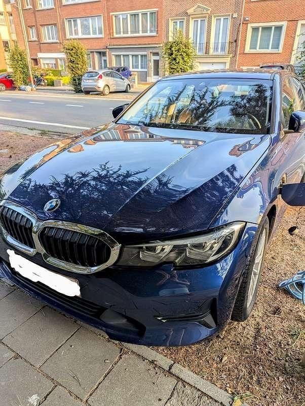 Usata BMW 330e Luxury Line 292 CV (214 kW) 2020 Blu/azzurro Berlina