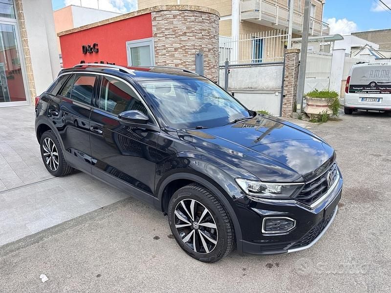 Usata VW T-Roc 115 CV (84 kW) 2019 Nero SUV