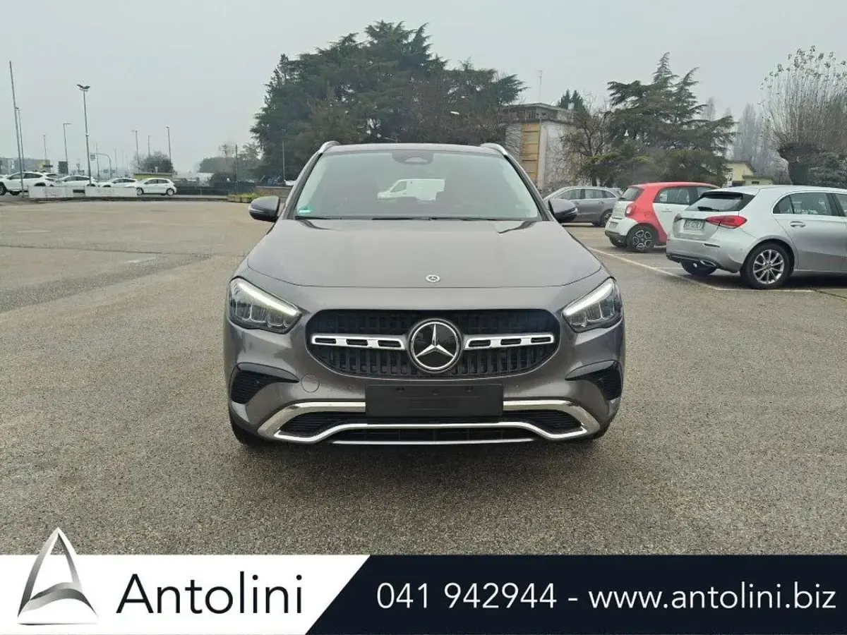 Begagnad Mercedes GLA180 Advanced Plus 136 HK (100 kW) 2025 Grå SUV