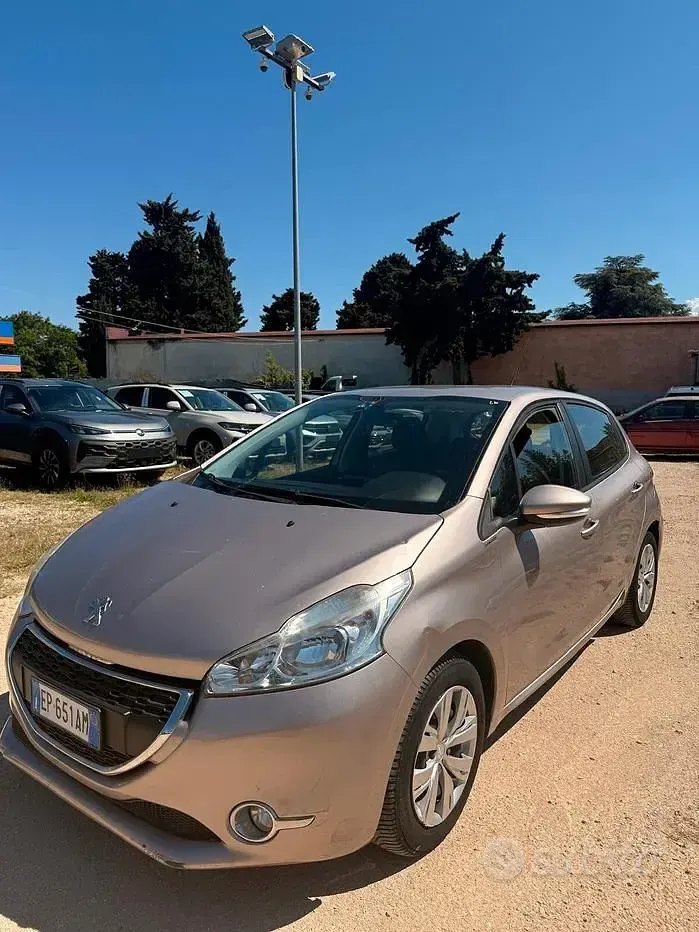 Usata Peugeot 208 Access 82 CV (60 kW) 2012 Marrone Utilitaria