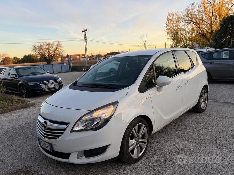 Usata Opel Meriva Design Edition 110 CV (80 kW) 2016 Bianco Monovolume