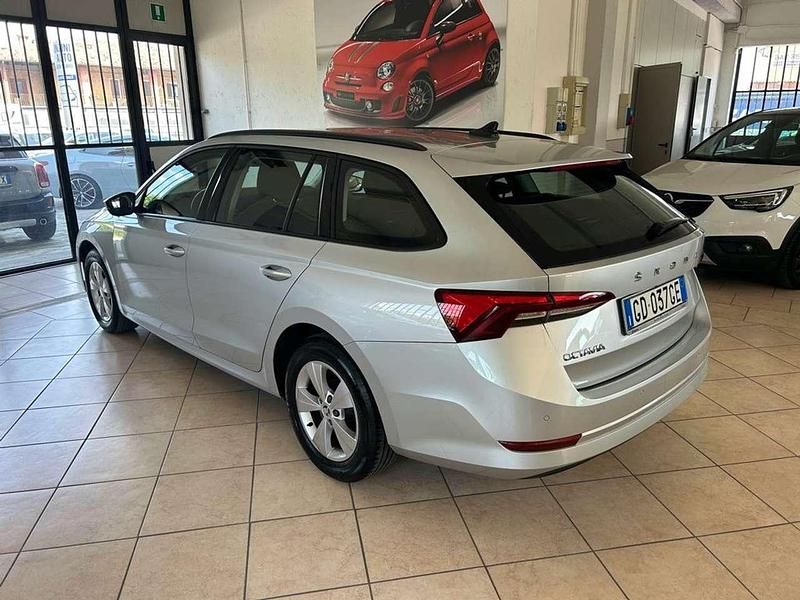 Usata Skoda Octavia Executive 116 CV (85 kW) 2021 Argento Station wagon