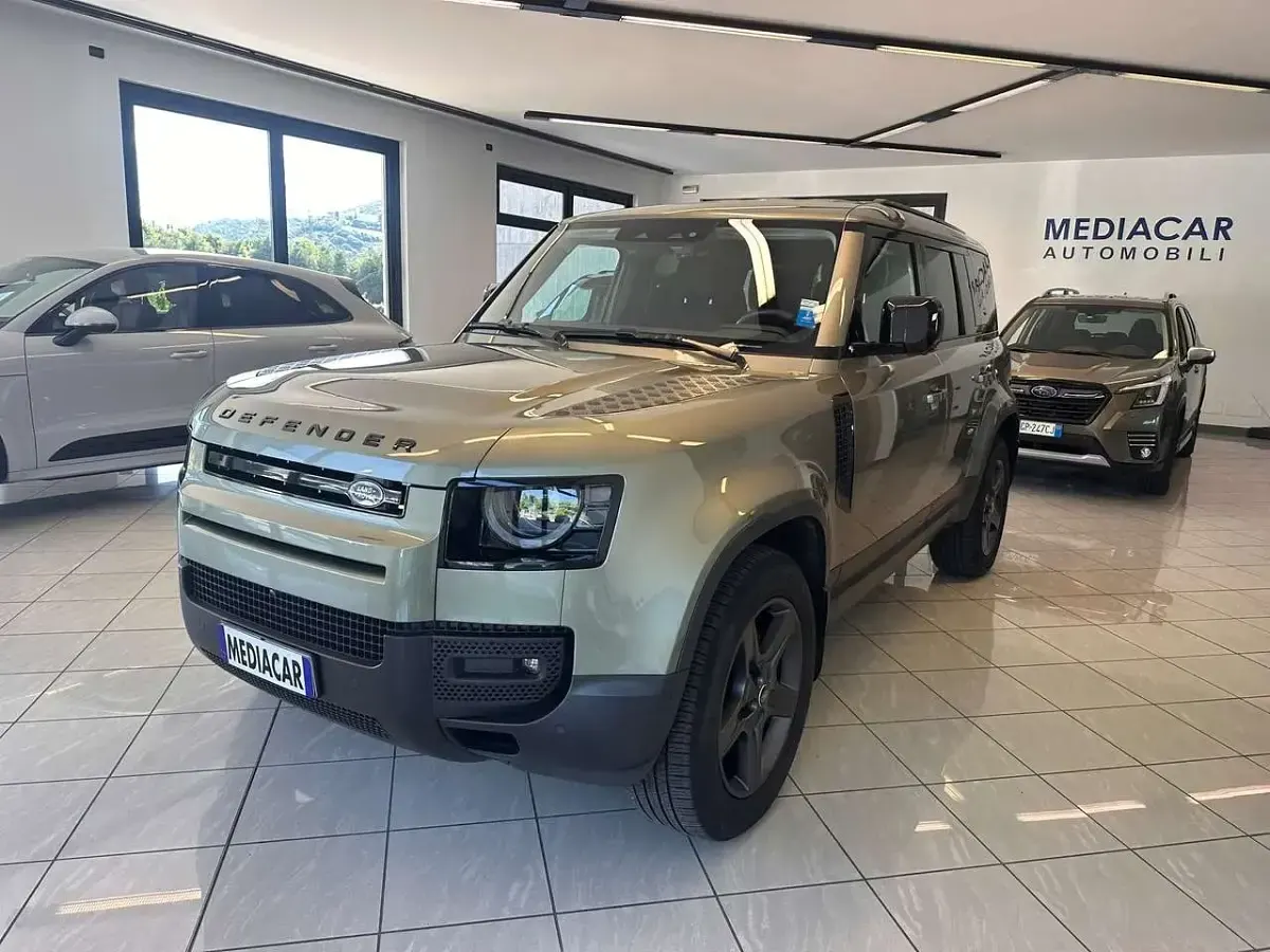 Usata Land Rover Defender SE 200 CV (147 kW) 2024 Verde SUV