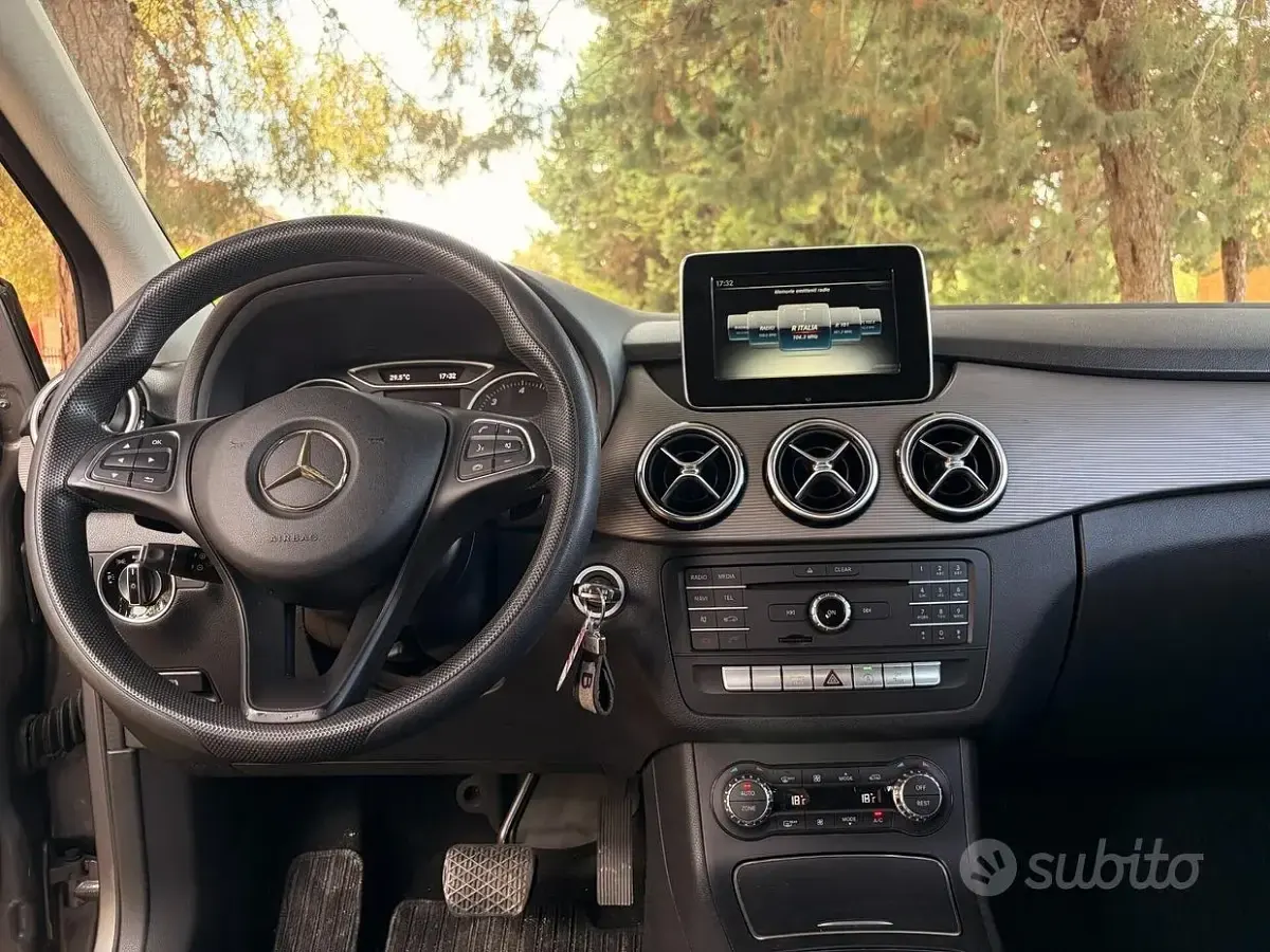 Usata Mercedes B160 Premium 90 CV (66 kW) 2016 Grigio Utilitaria