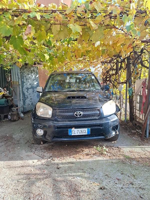 Usado Toyota RAV4 116 CV (85 kW) 2004 Negro Berlina
