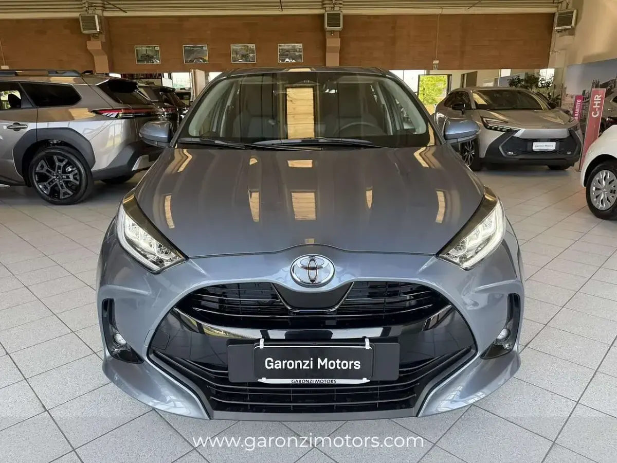 Nuova Toyota Yaris Hybrid 116 CV (85 kW) 2026 Argento Berlina