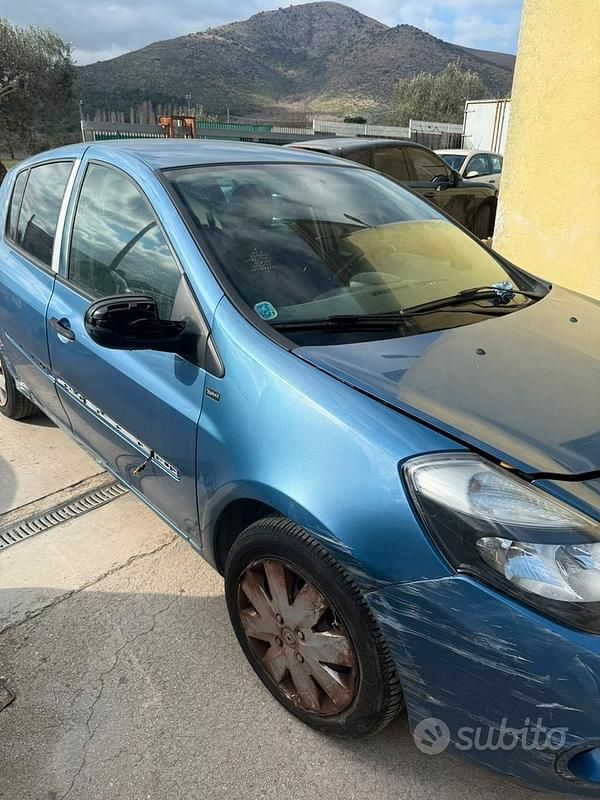 Usata Renault Clio II 75 CV (55 kW) 2011 Berlina