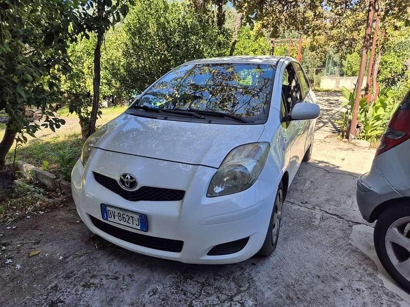 Usata Toyota Yaris Sol 101 CV (74 kW) 2009 Berlina