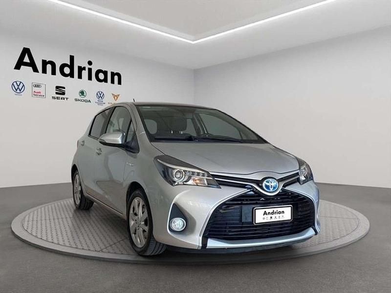 Usata Toyota Yaris Hybrid Style 101 CV (74 kW) 2015 Argento Utilitaria