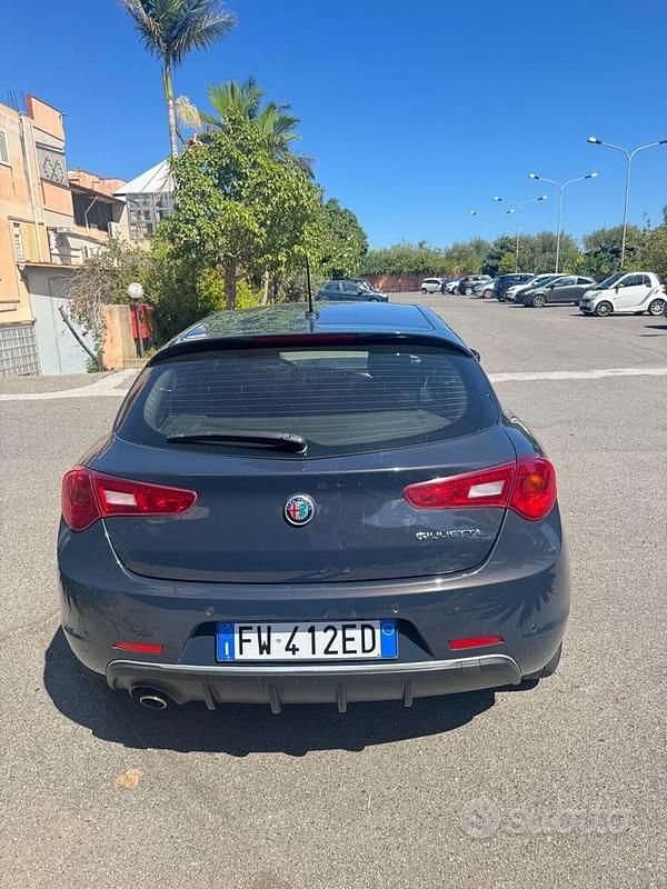 Usata Alfa Romeo Giulietta Super 120 CV (88 kW) 2019 Grigio Utilitaria