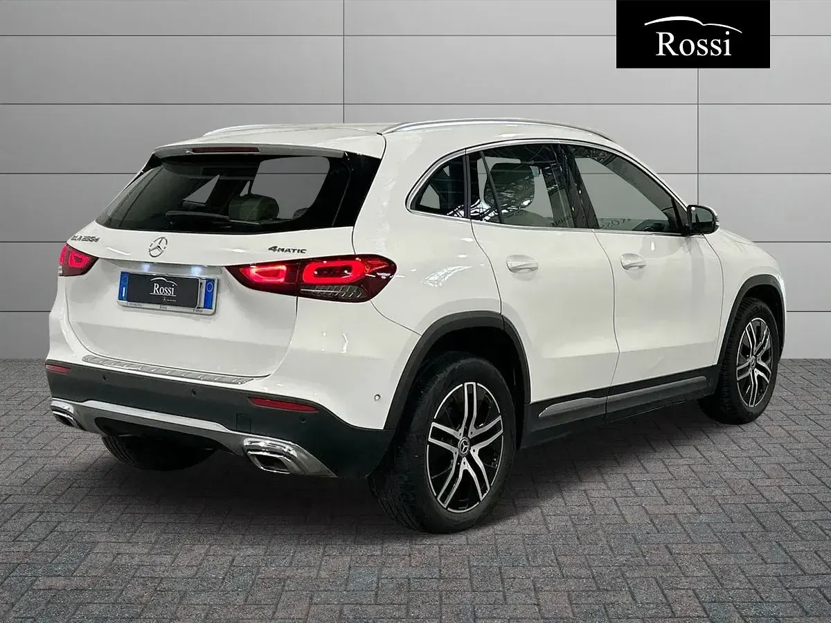 Usata Mercedes GLA200 150 CV (110 kW) 2020 Bianco SUV