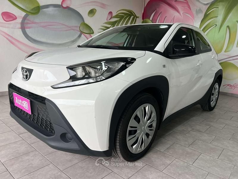 Bianco Usata 2023 Toyota Aygo X Active SUV | 12.790 € (Ottimo prezzo) - Immagine 1/4