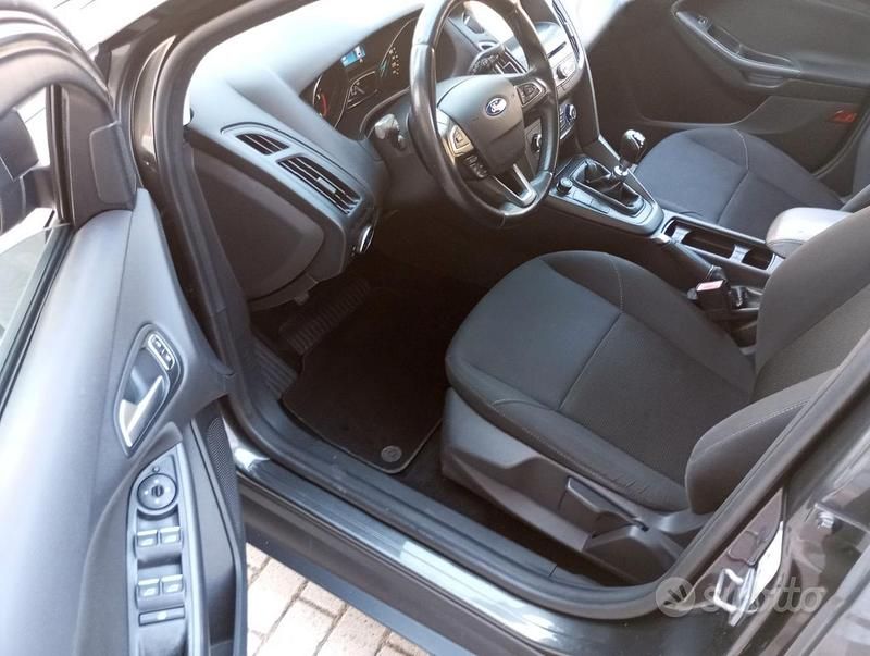 Usata Ford Focus 120 CV (88 kW) 2016 Grigio Berlina