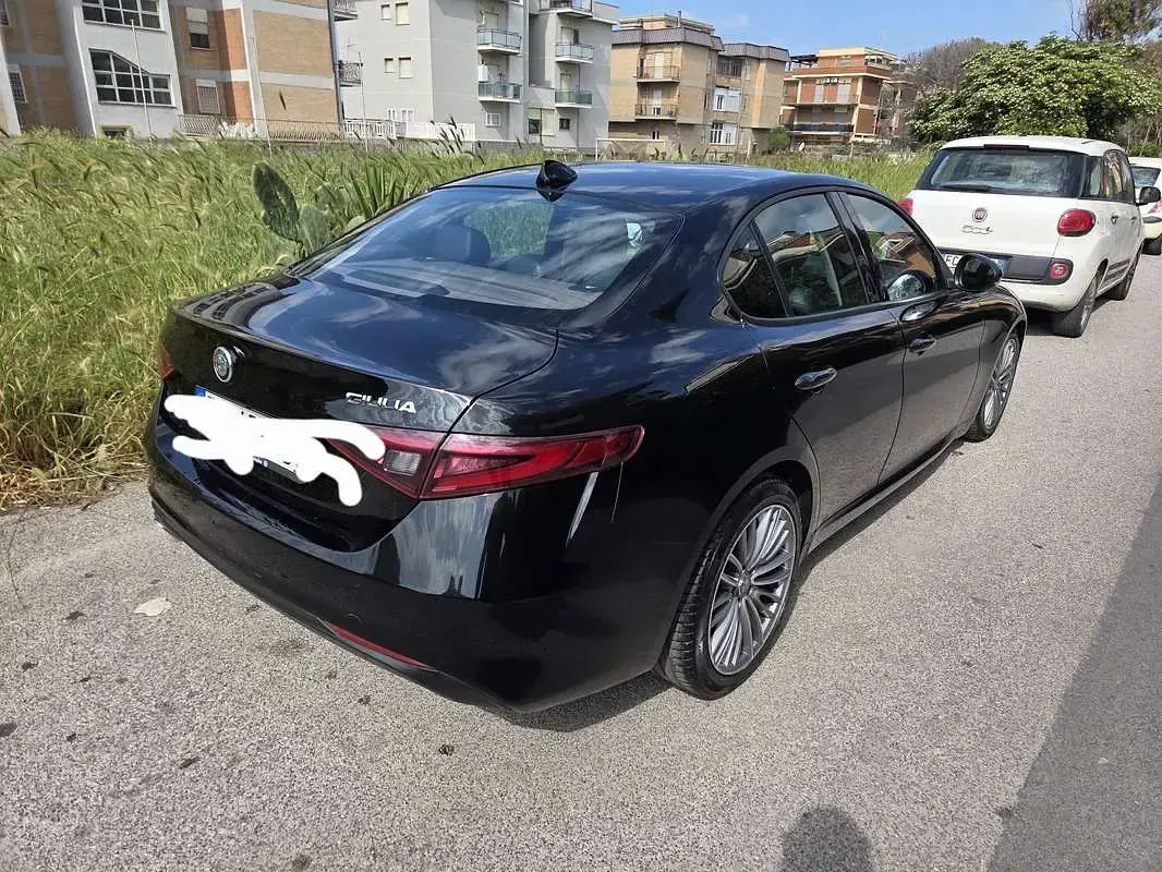 Usata Alfa Romeo Giulia 150 CV (110 kW) 2016 Nero Berlina
