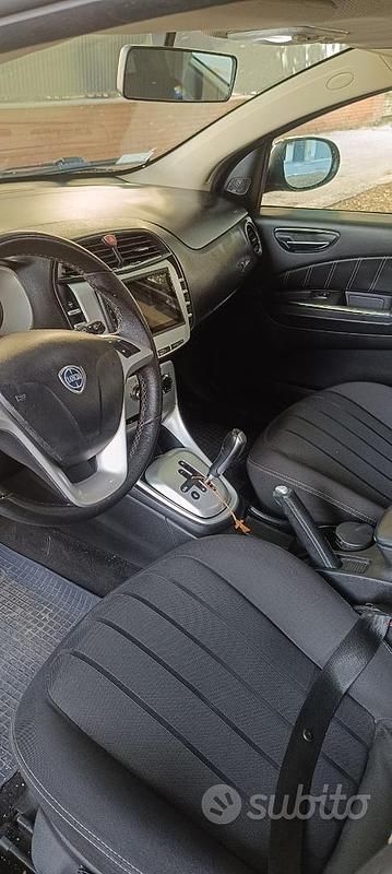 Usata Lancia Delta 120 CV (88 kW) 2009 Grigio Utilitaria