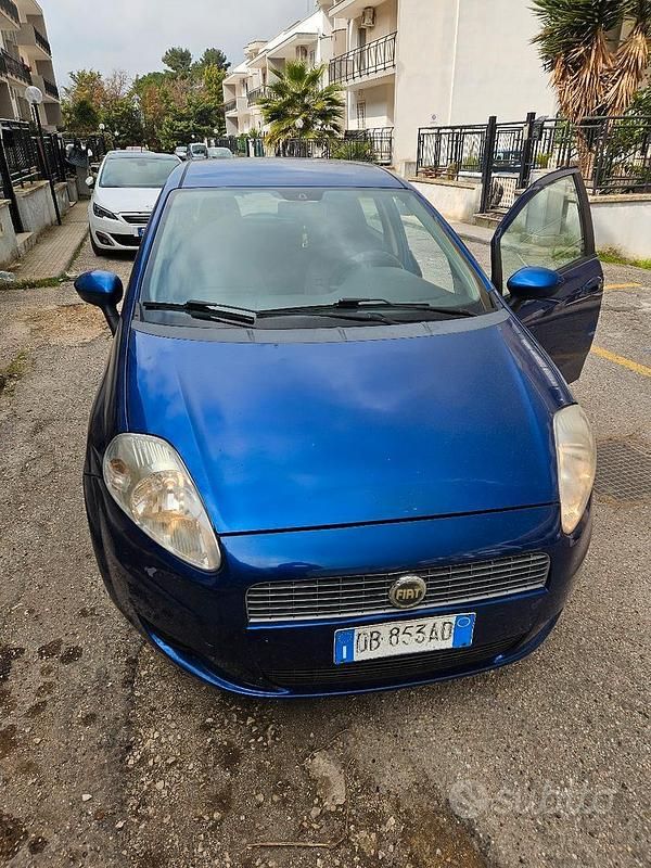 Usata Fiat Grande Punto 65 CV (47 kW) 2006 Blu Utilitaria