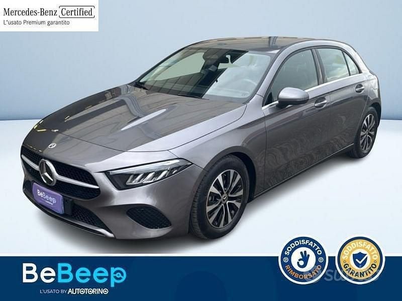 Grigio metallizzato Usata 2025 Mercedes A180 Advanced Berlina | 29.900 € (Ottimo prezzo) - Immagine 1/4