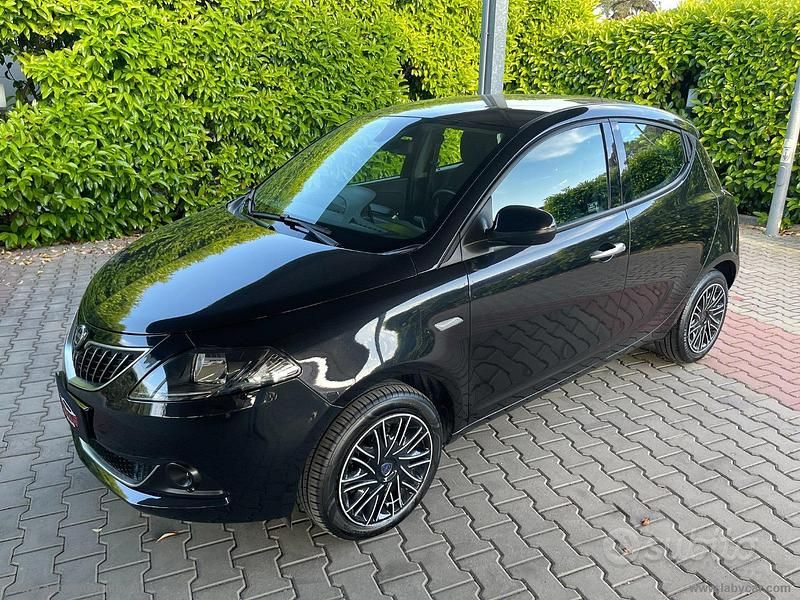 Usata Lancia Ypsilon Gold 69 CV (50 kW) 2023 Nero Utilitaria