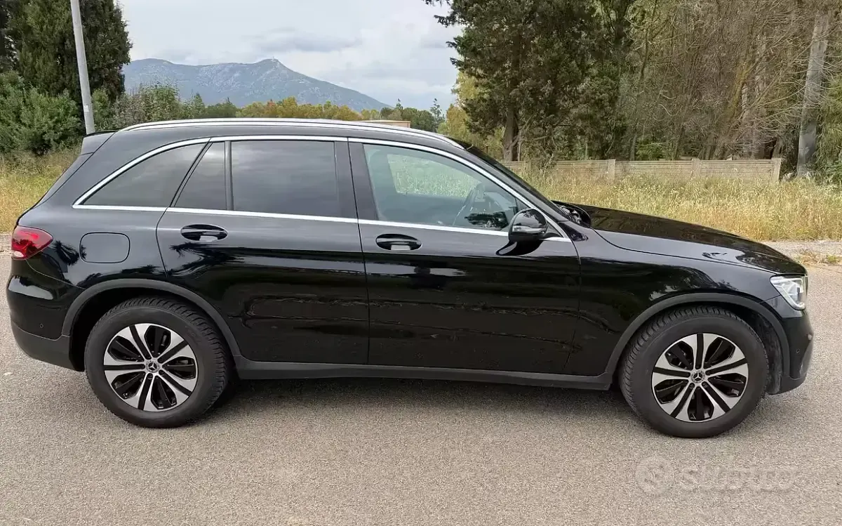 Usata Mercedes GLC220 Business 194 CV (142 kW) 2022 Nero SUV