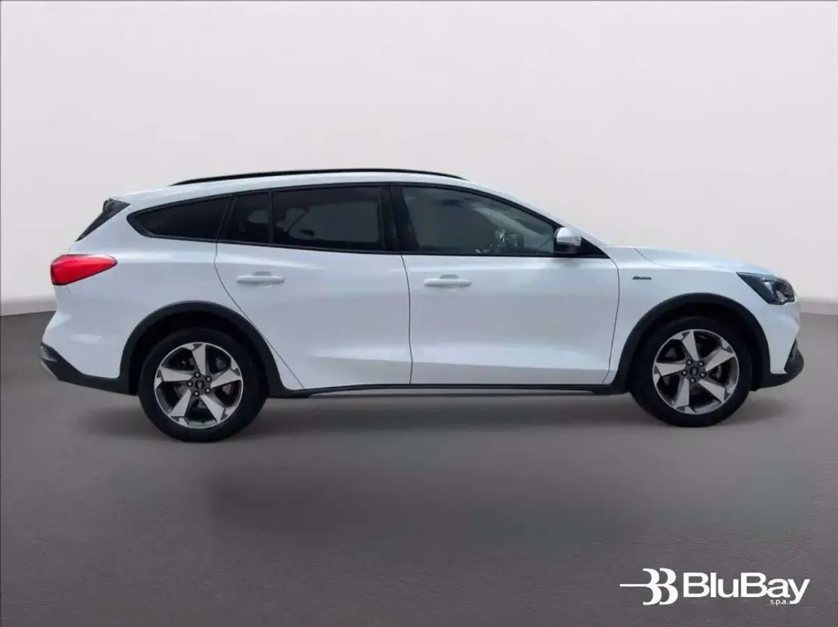 Usata Ford Focus Active 125 CV (91 kW) 2020 Frozen white Station wagon