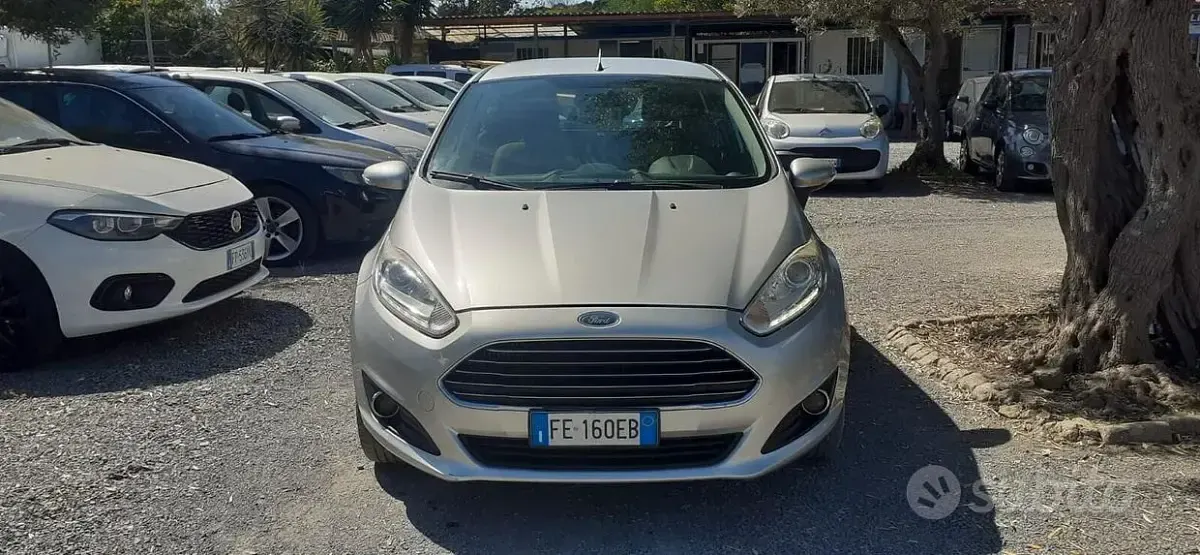 Usata Ford Fiesta Business Edition 75 CV (55 kW) 2016 Grigio Utilitaria