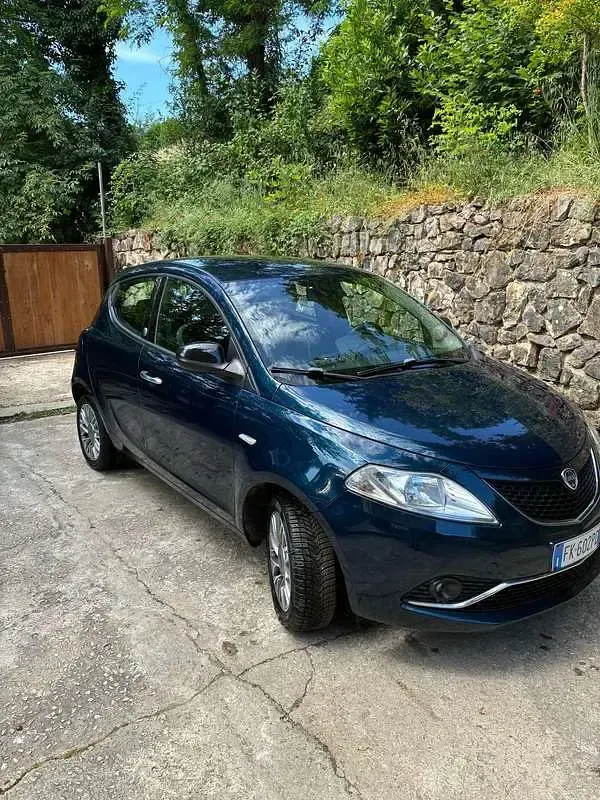Usata Lancia Ypsilon Silver 69 CV (50 kW) 2017 Utilitaria