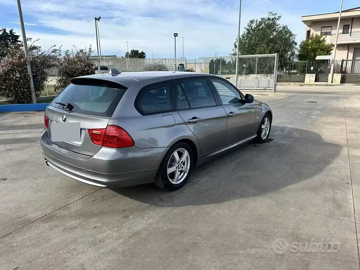 Usata BMW 320 143 CV (105 kW) 2010 Grigio Station wagon