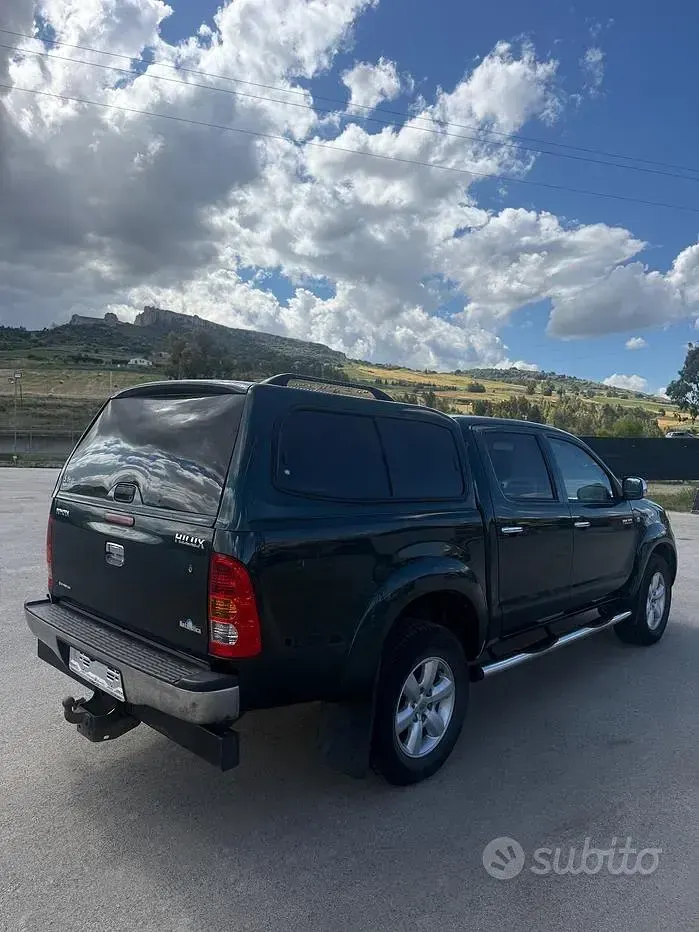 Usata Toyota HiLux SR 171 CV (125 kW) 2011 Verde Pick-up