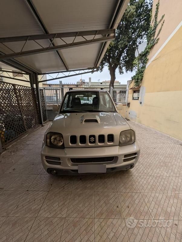 Usata Suzuki Jimny 86 CV (63 kW) 2007 Grigio SUV