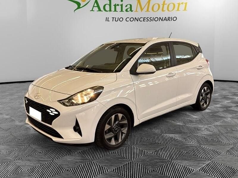 Usata Hyundai i10 67 CV (49 kW) 2023 Bianco Utilitaria