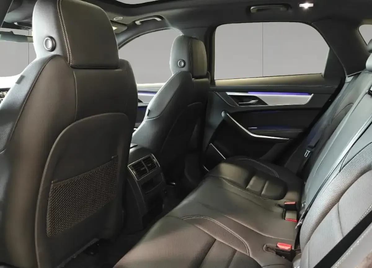 Usata Jaguar F-Pace R-Dynamic 204 CV (150 kW) 2023 Santorini black SUV