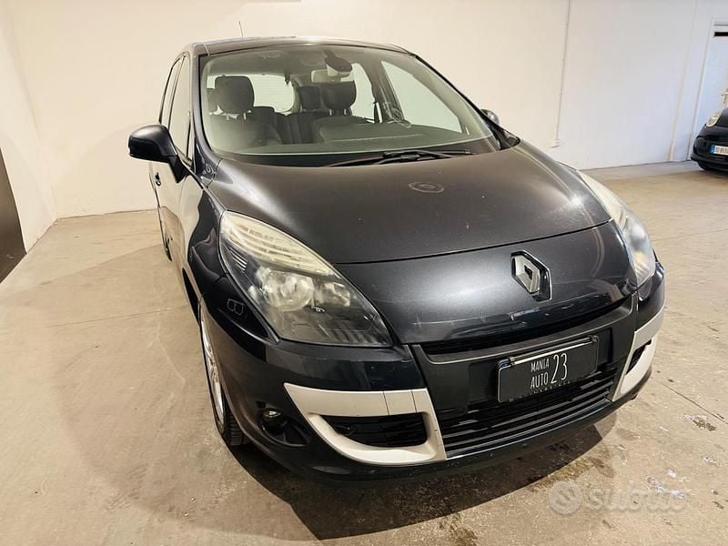 Usata Renault Scénic III 110 CV (80 kW) 2012 Grigio Monovolume