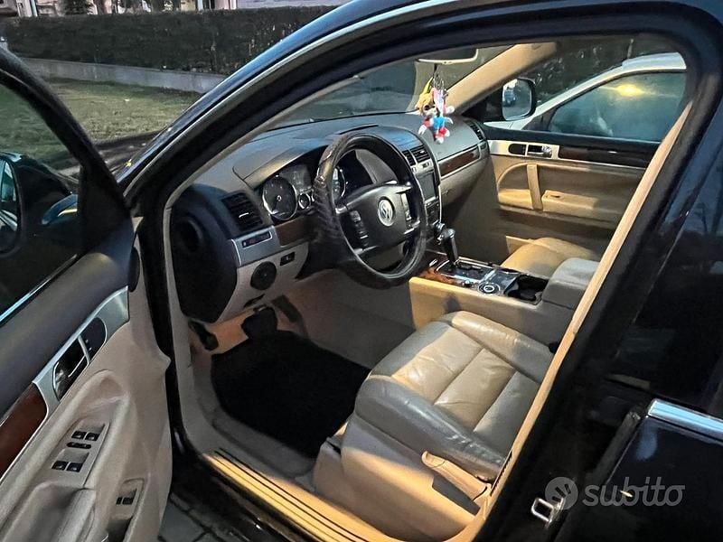 Usata VW Touareg 174 CV (127 kW) 2007 Nero SUV