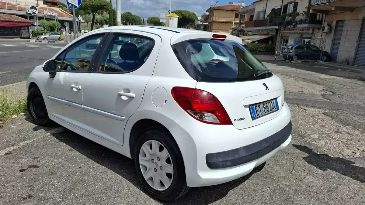 Usata Peugeot 207 73 CV (53 kW) 2013 Bianco Berlina