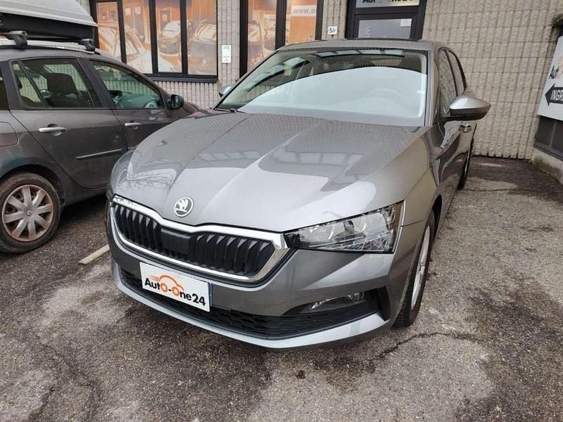 Usata Skoda Scala Ambition 110 CV (80 kW) 2023 Grigio scuro metallizzato Utilitaria