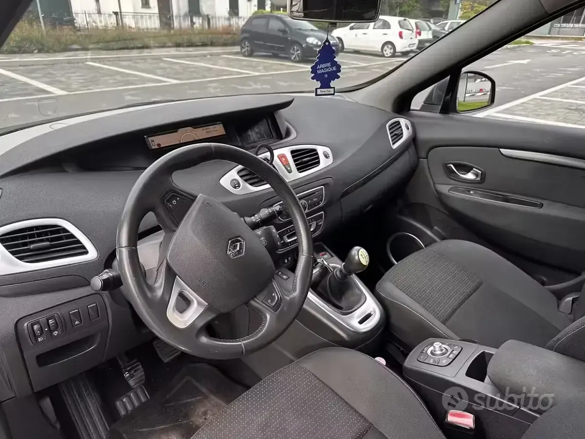 Usata Renault Scenic E-Tech 110 CV (80 kW) 2010 Nero Monovolume