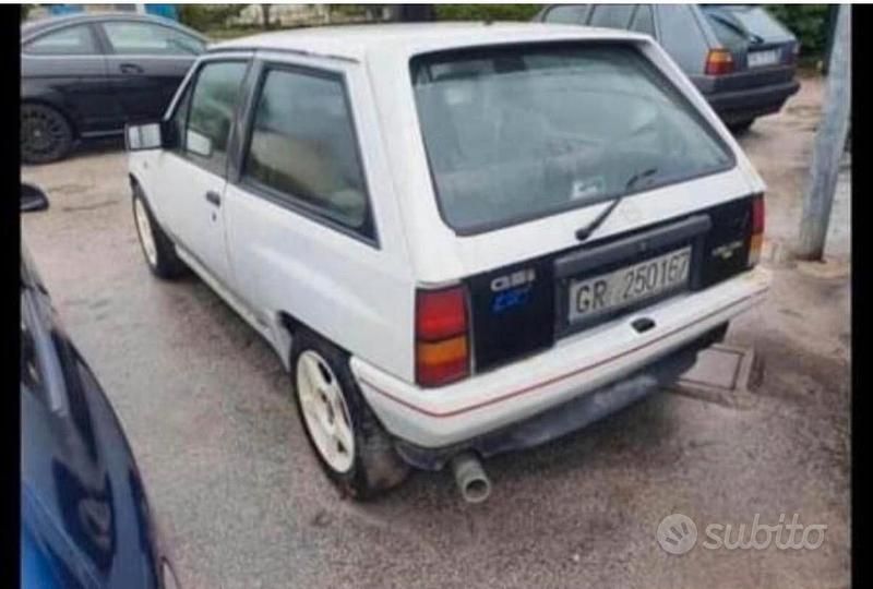 Usata Opel Corsa 69 CV (50 kW) 1988 Bianco Berlina