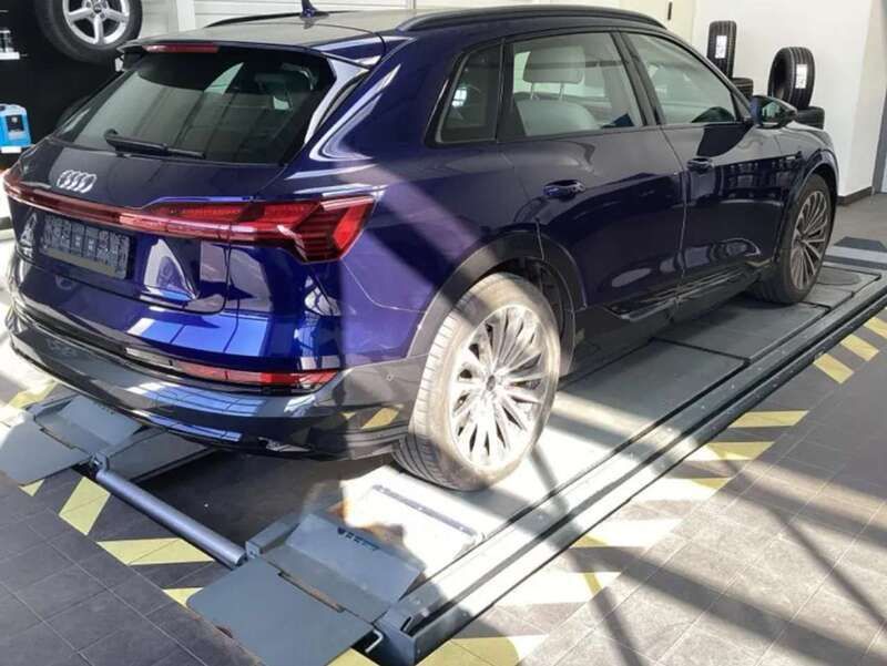 Usata Audi e-tron Business 158 kW (215 CV) 2022 Blu/azzurro SUV
