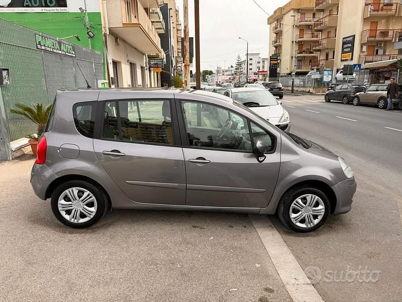 Usata Renault Modus 75 CV (55 kW) 2011 Grigio Monovolume